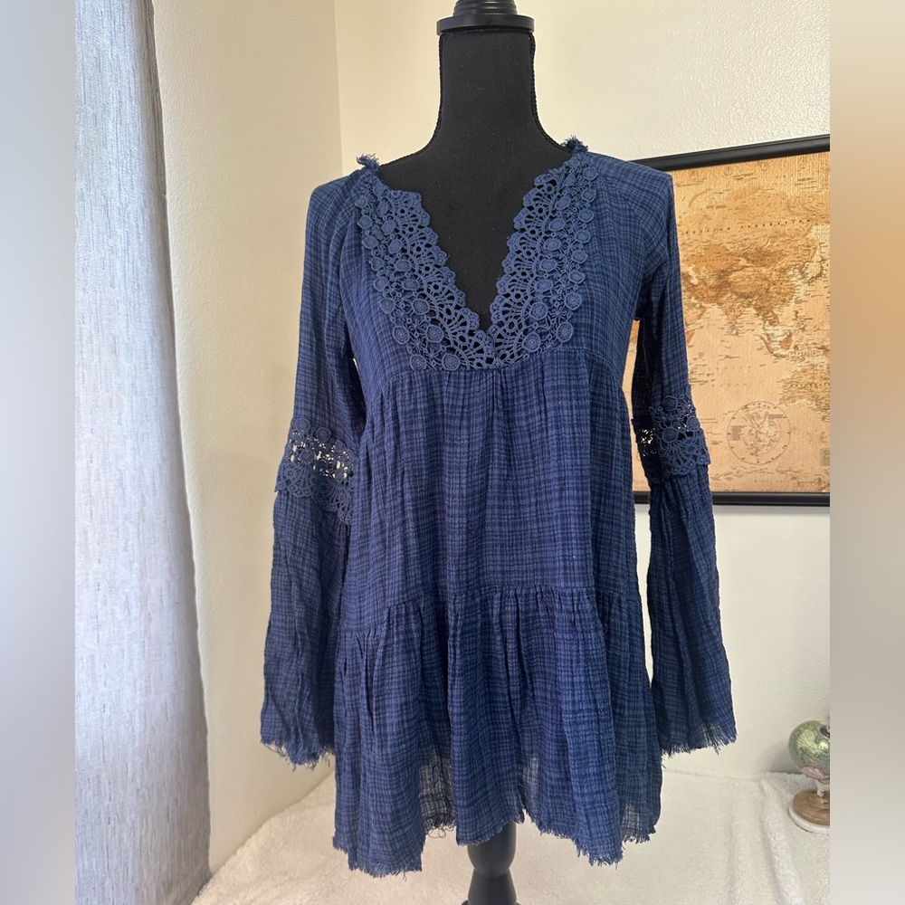 White Crow tunic v-neck blouse